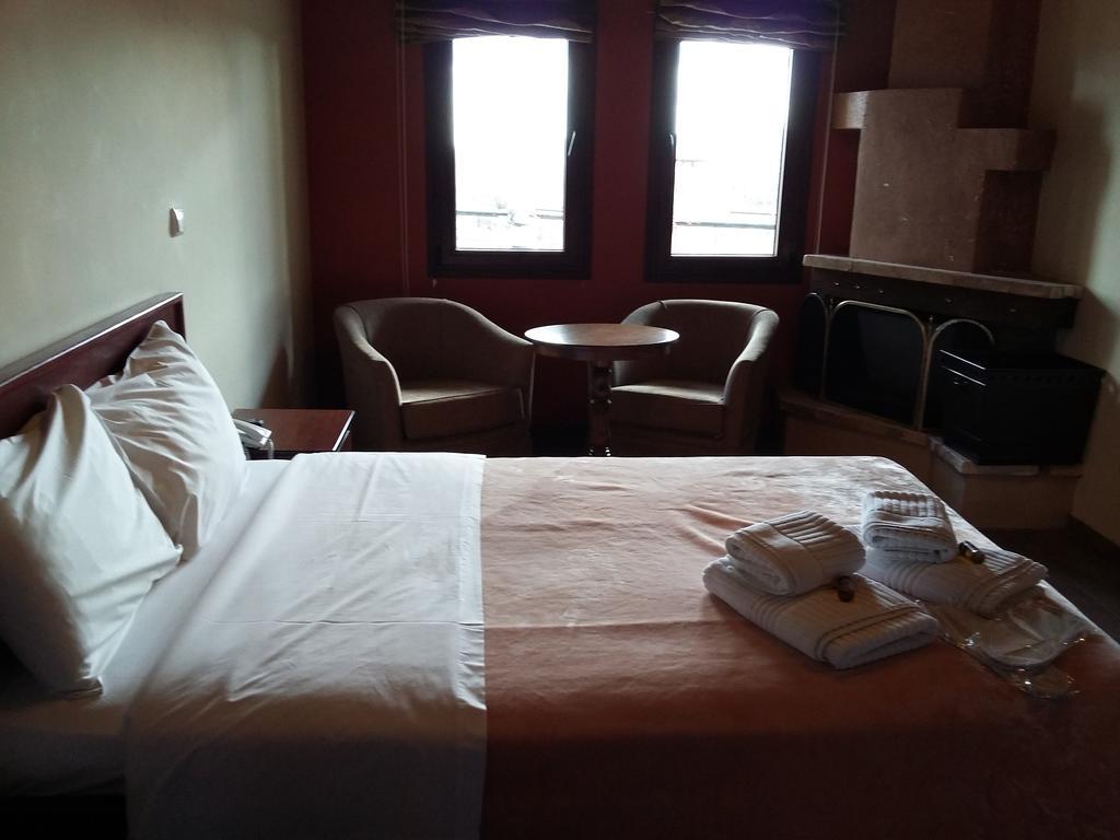 Voreas Hotel Káto Loutrákion Chambre photo