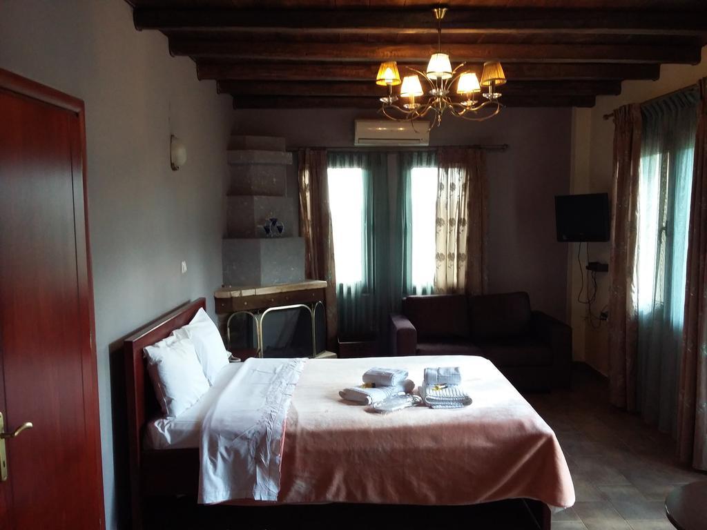 Voreas Hotel Káto Loutrákion Chambre photo