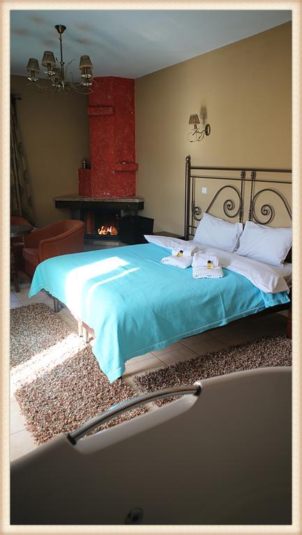 Voreas Hotel Káto Loutrákion Chambre photo